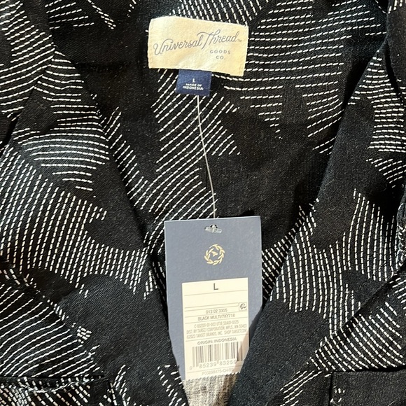 NWT Universal Threads Button Up - Picture 2 of 2